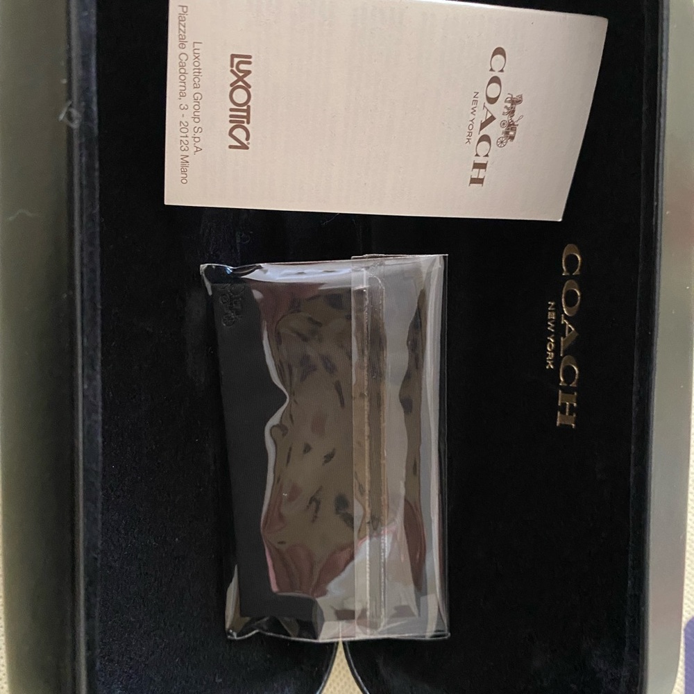 Coach glasses case - Picture 3 of 3